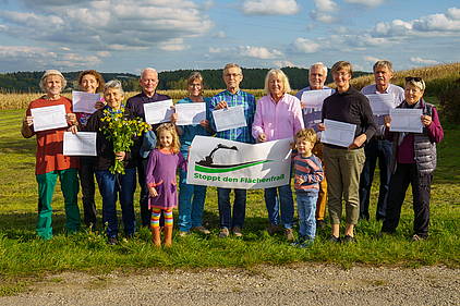 Gruppenfoto von der Interessengemeinschaft "Stoppt den Flächenfraß"